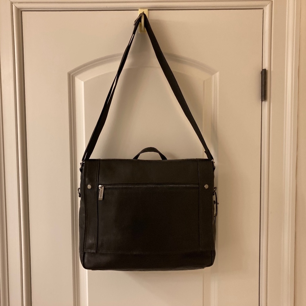 Kenneth Cole Reaction leather shoulder bag